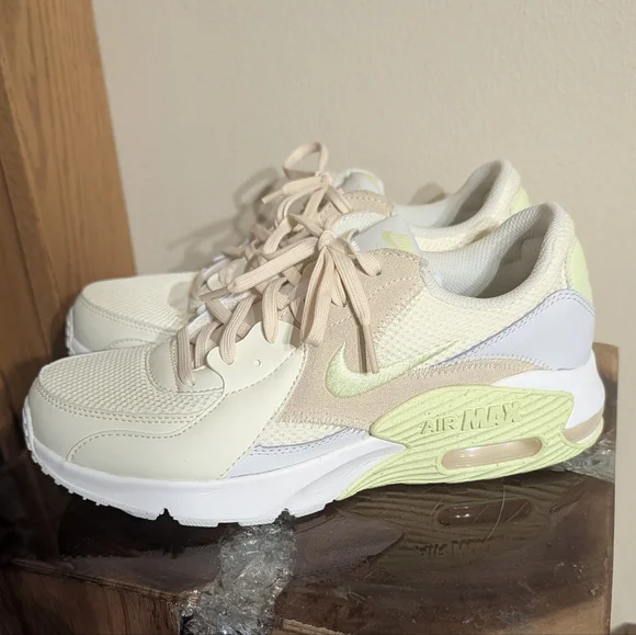 Nike Women's Excee Sneakers in Alabaster Light Lemon Twist sz 8.5 - Picture 10 of 11